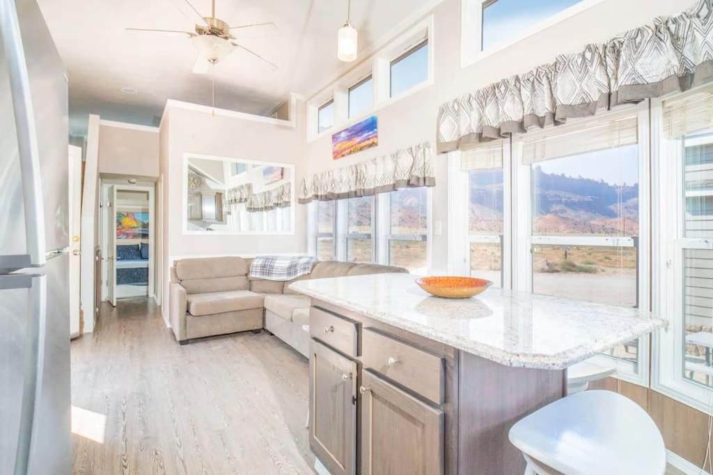 Redrock Moab Tiny House W Large Loft Site 8 Villa Luaran gambar